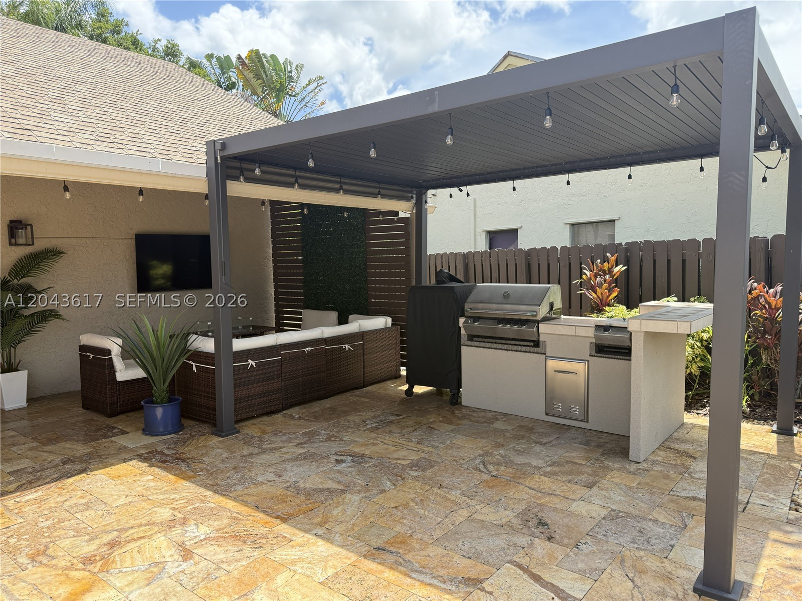 COUNTRY ADDRESS - Residential