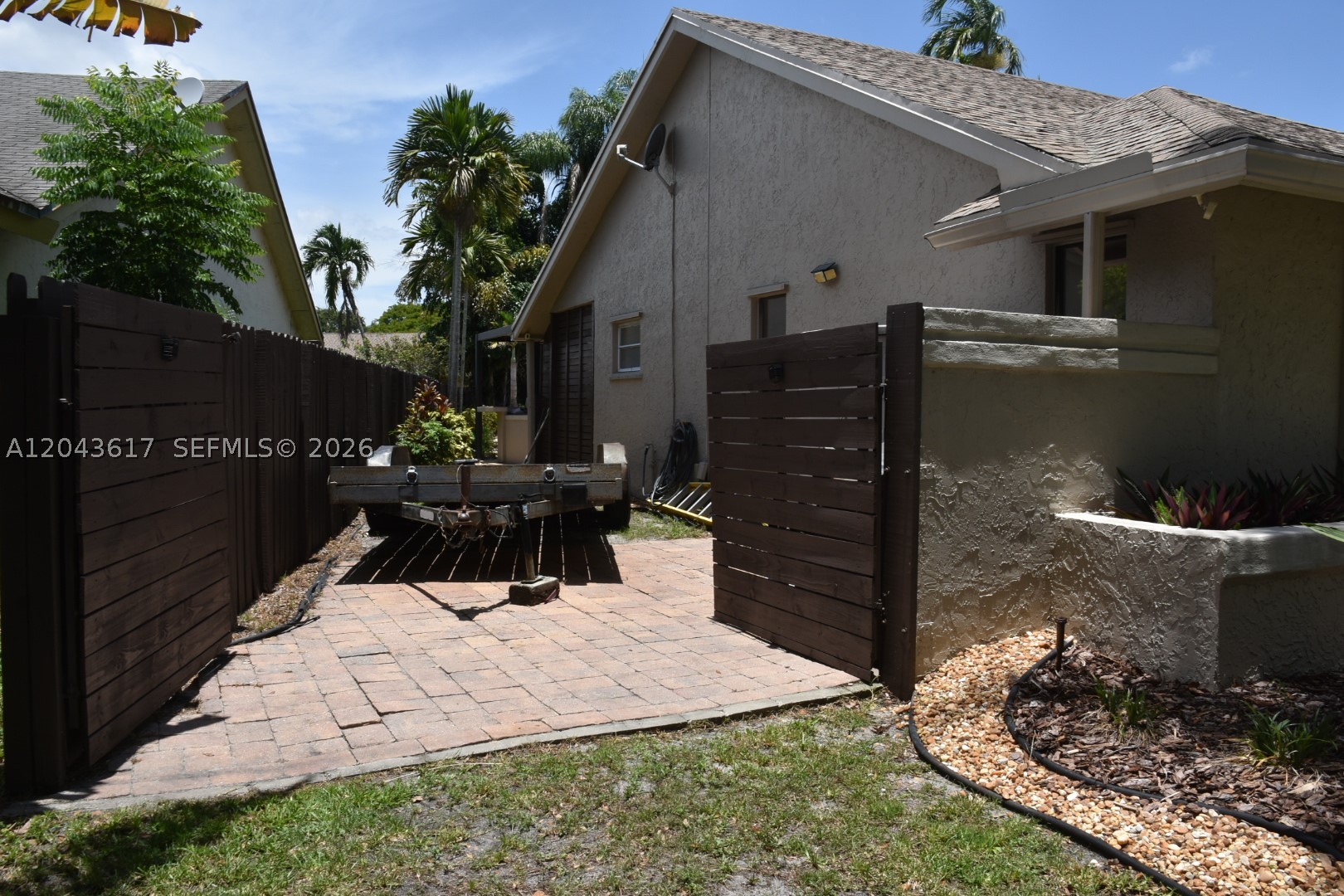 COUNTRY ADDRESS - Residential