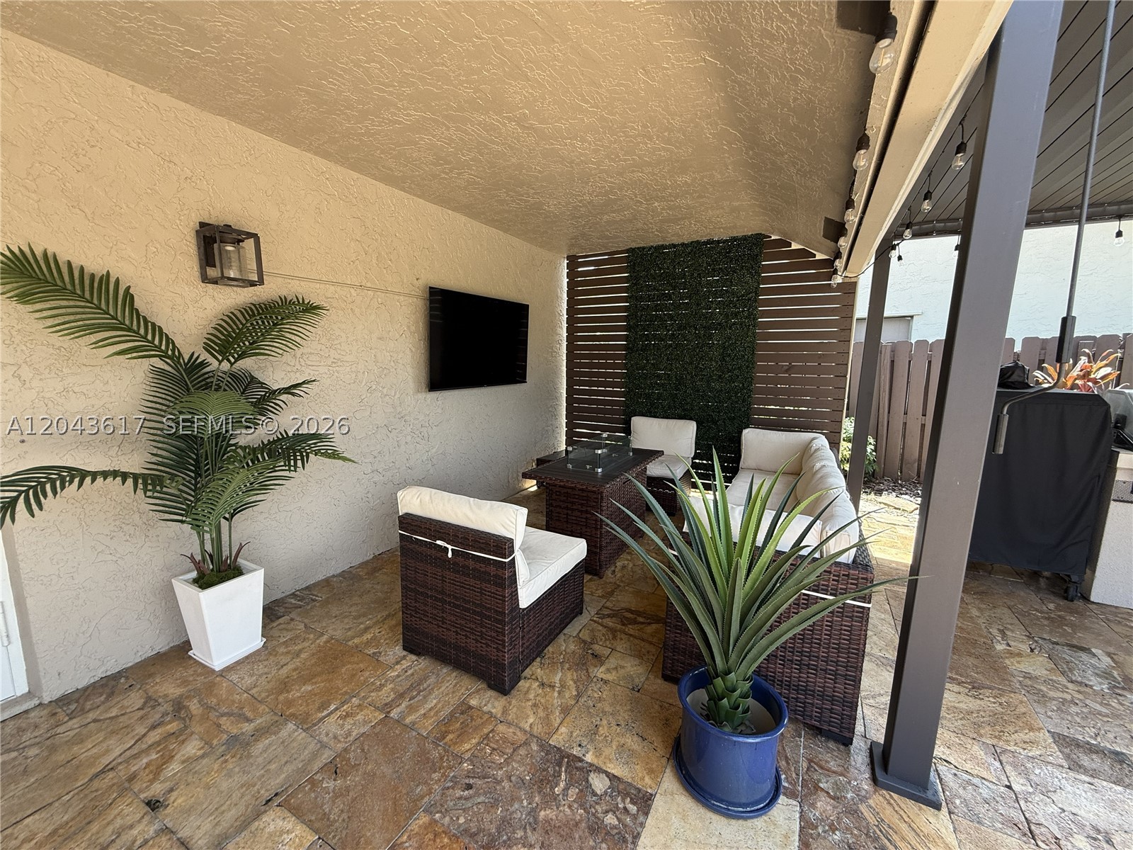 COUNTRY ADDRESS - Residential