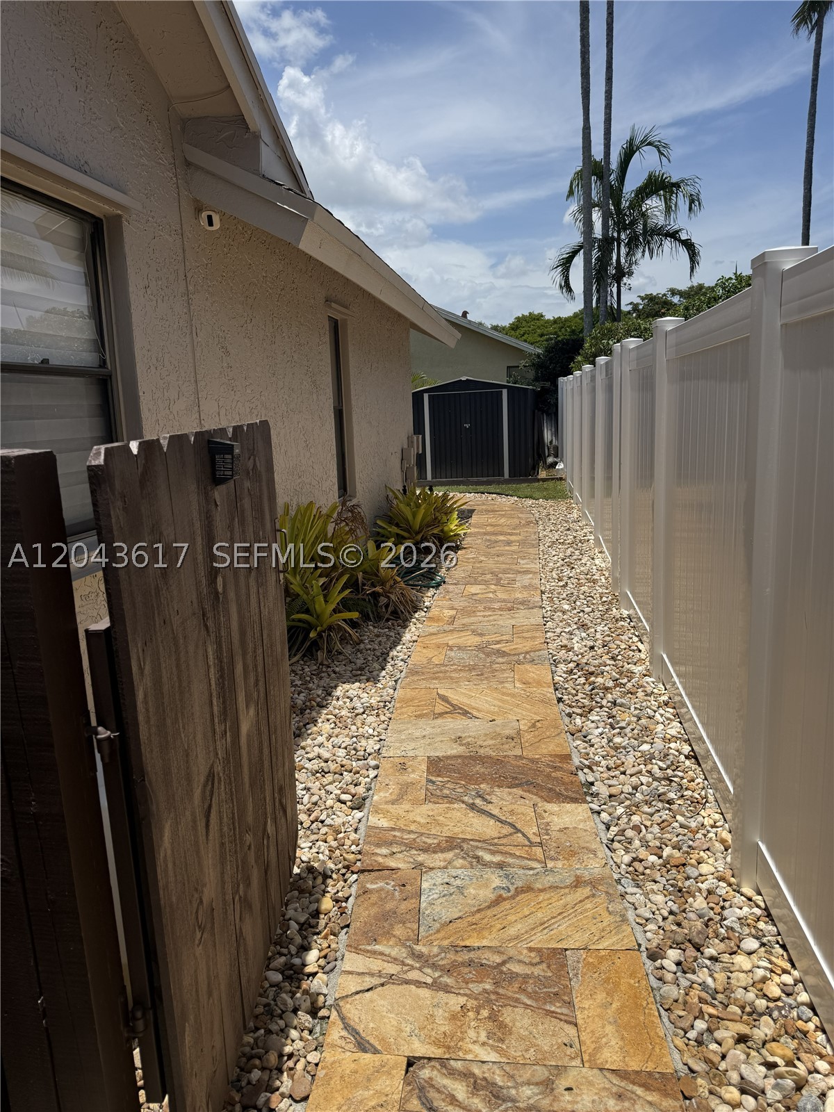 COUNTRY ADDRESS - Residential