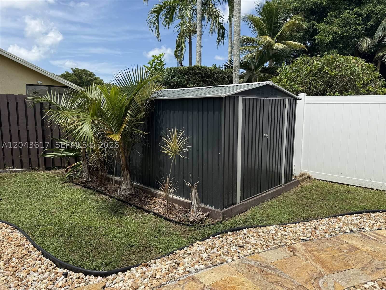 COUNTRY ADDRESS - Residential