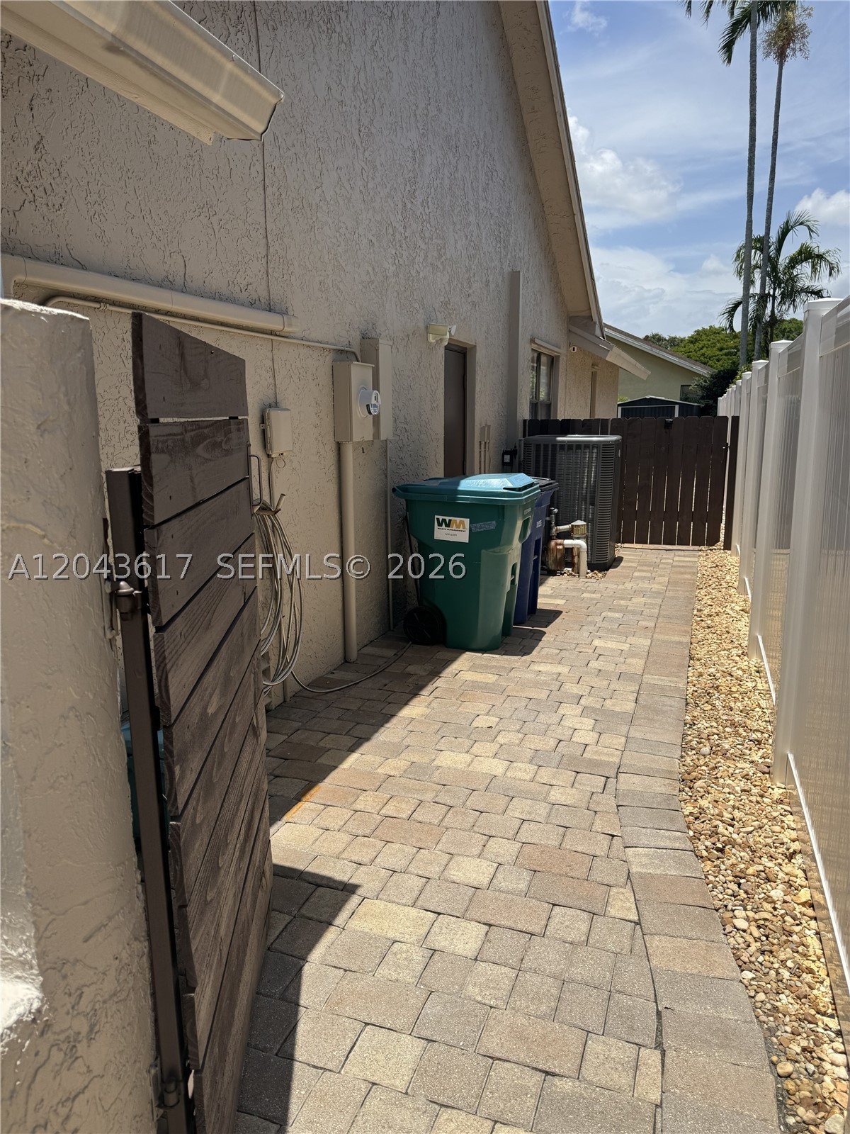 COUNTRY ADDRESS - Residential