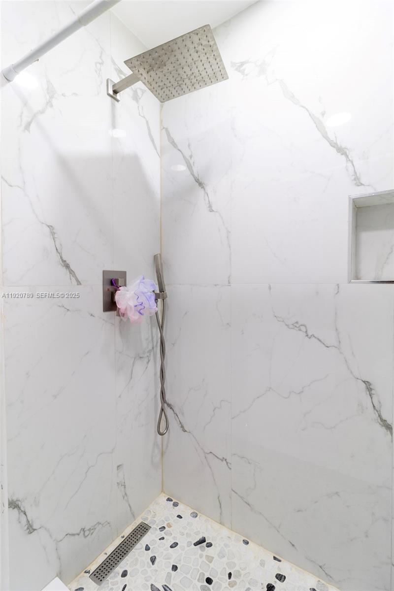 SUNNY ISLES INLAND - Residential