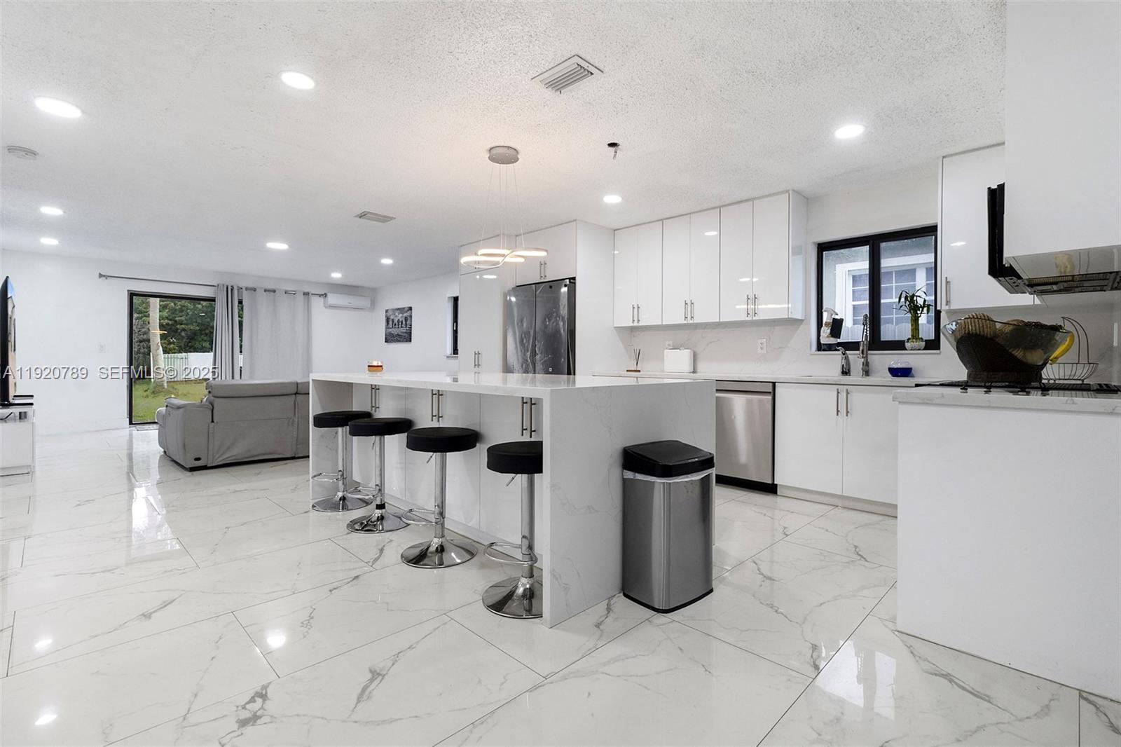 SUNNY ISLES INLAND - Residential