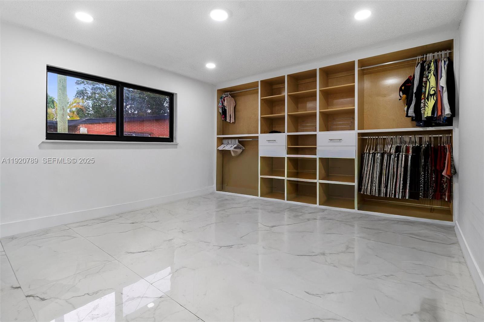 SUNNY ISLES INLAND - Residential