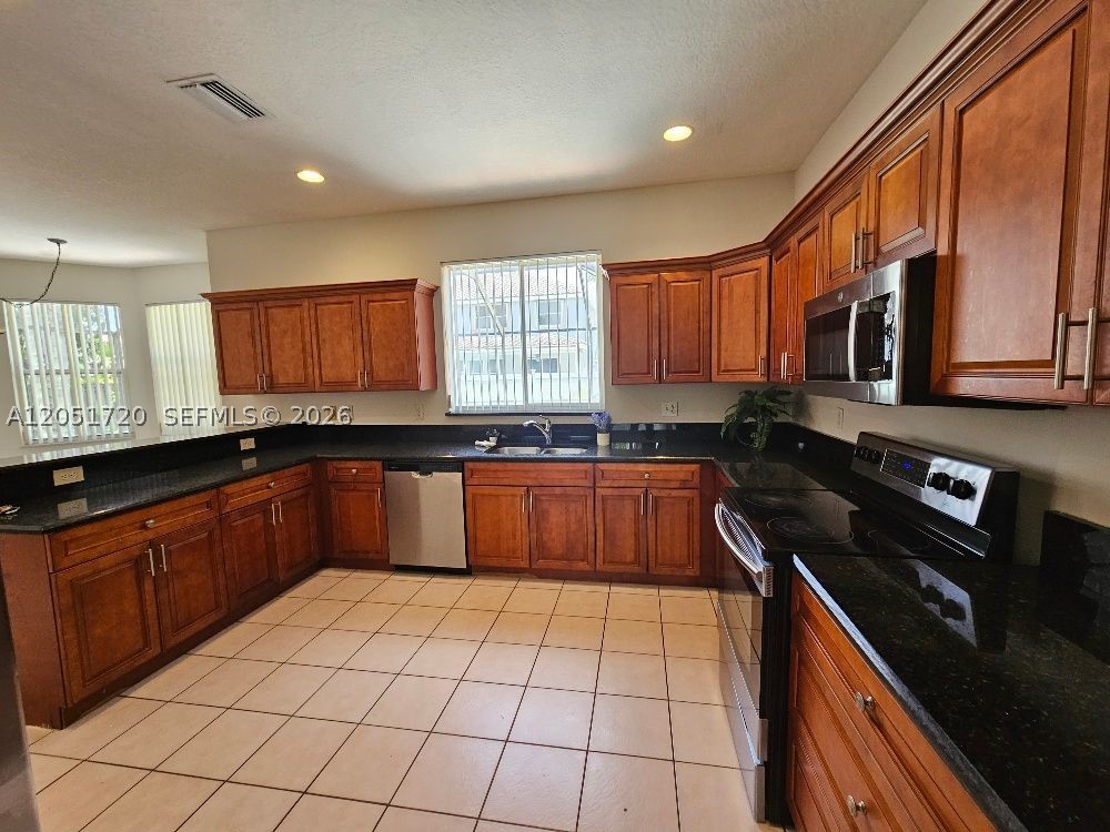 LAKE CHARLESTON TRS T AND - Residential Lease