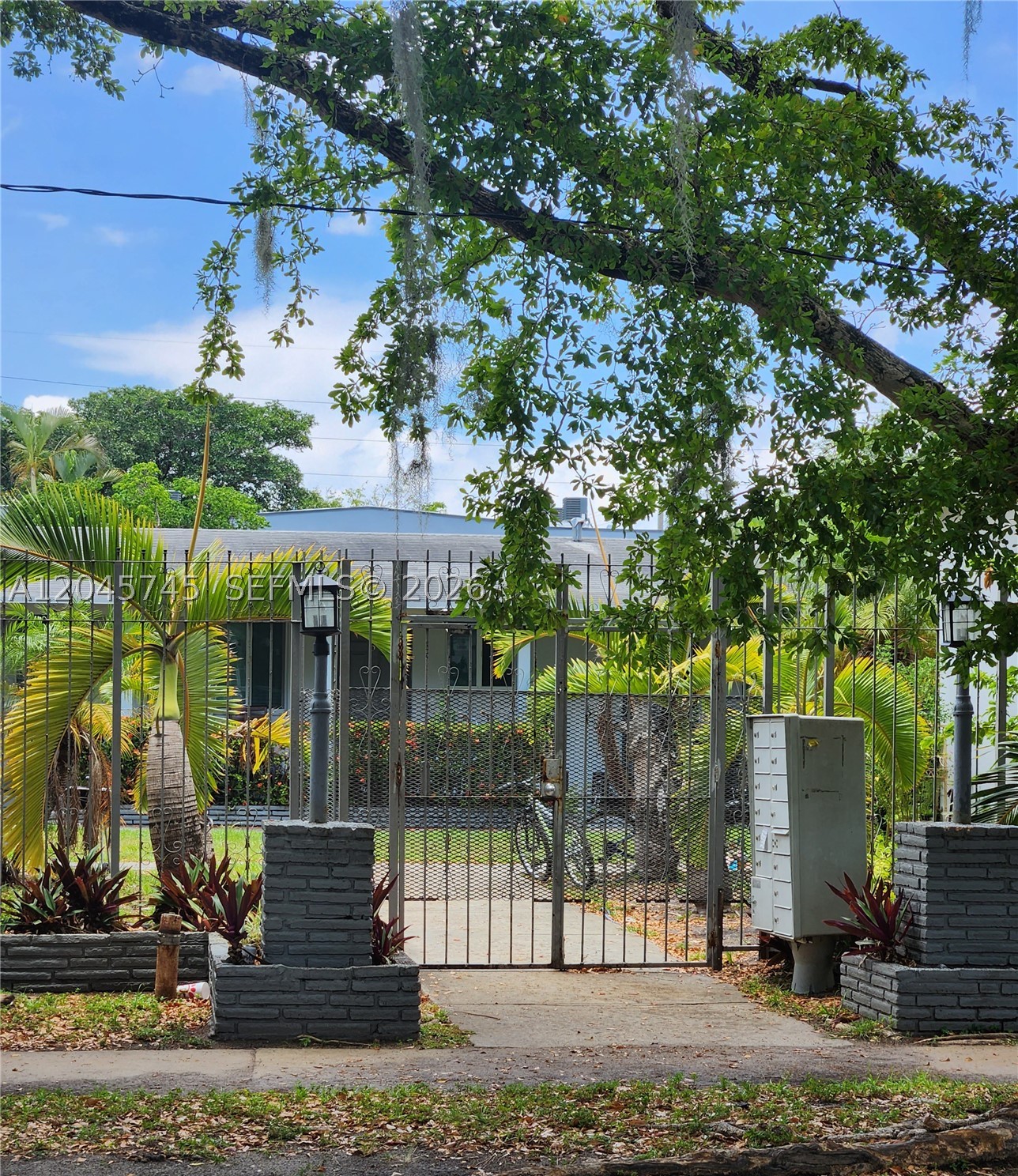 HOLLYWOOD SOUTH SIDE ADD - Residential Income