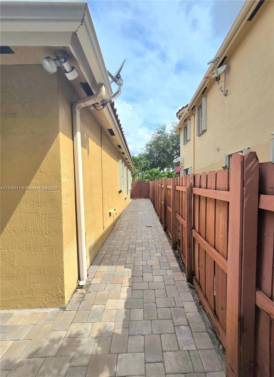 BELLAGIO AT VIZCAYA - Residential Lease