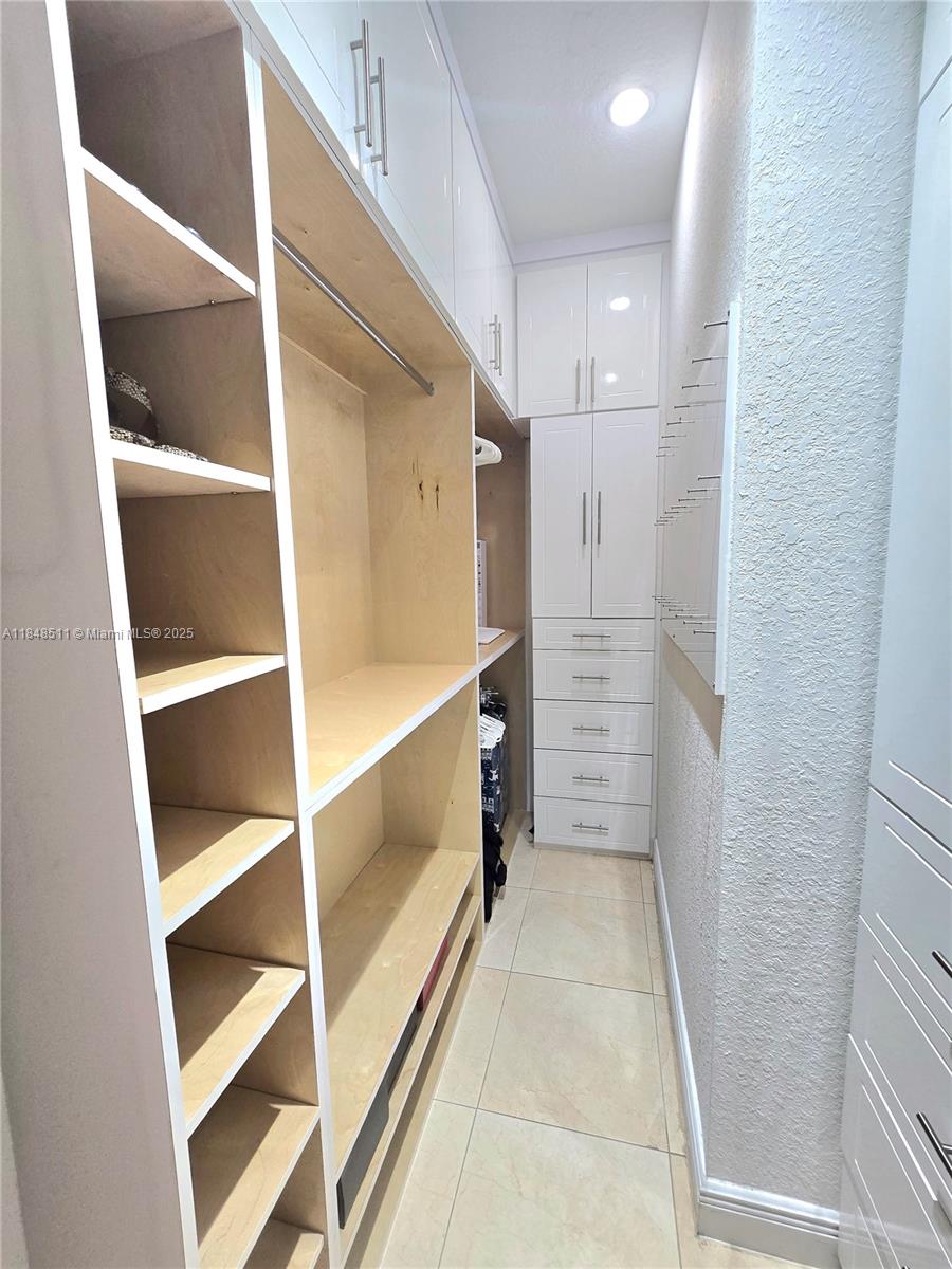 BELLAGIO AT VIZCAYA - Residential Lease