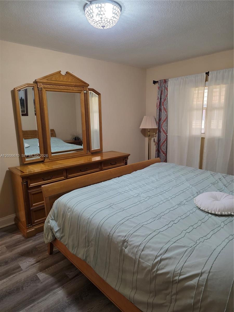 KINGS POINT SAXONY CONDOS - Residential