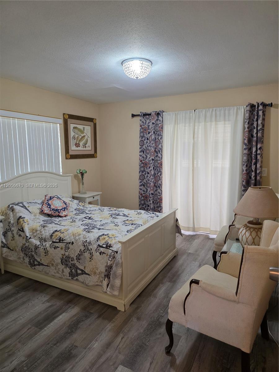 KINGS POINT SAXONY CONDOS - Residential