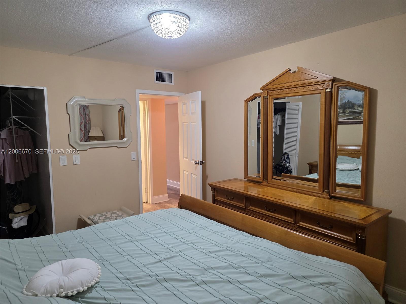 KINGS POINT SAXONY CONDOS - Residential