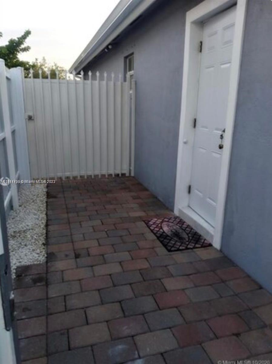 Efficency for rent ONLY 1 PERSON ,NO PETS ,NO SMOKE , please call listing agent for details