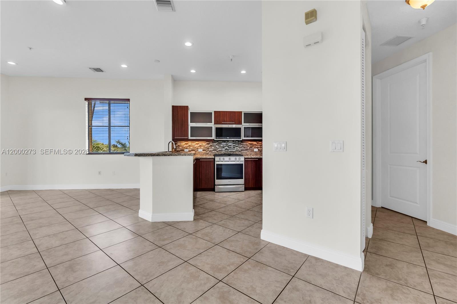 VILLA FLORA CONDO - Residential