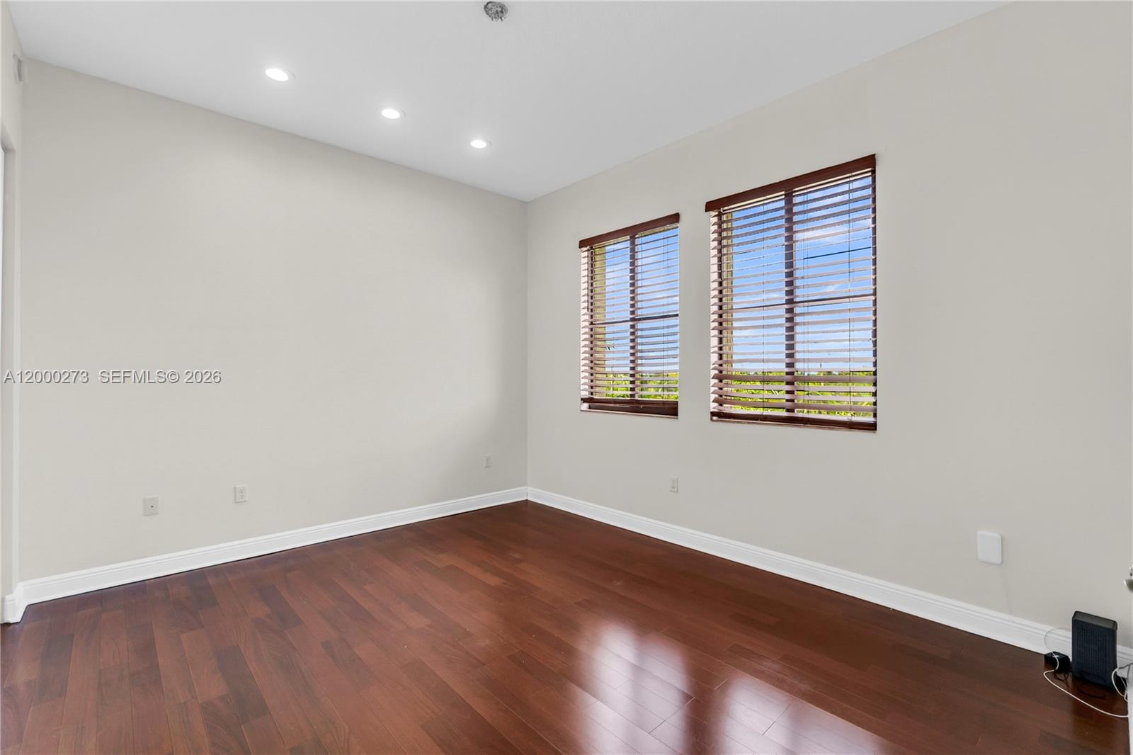 VILLA FLORA CONDO - Residential