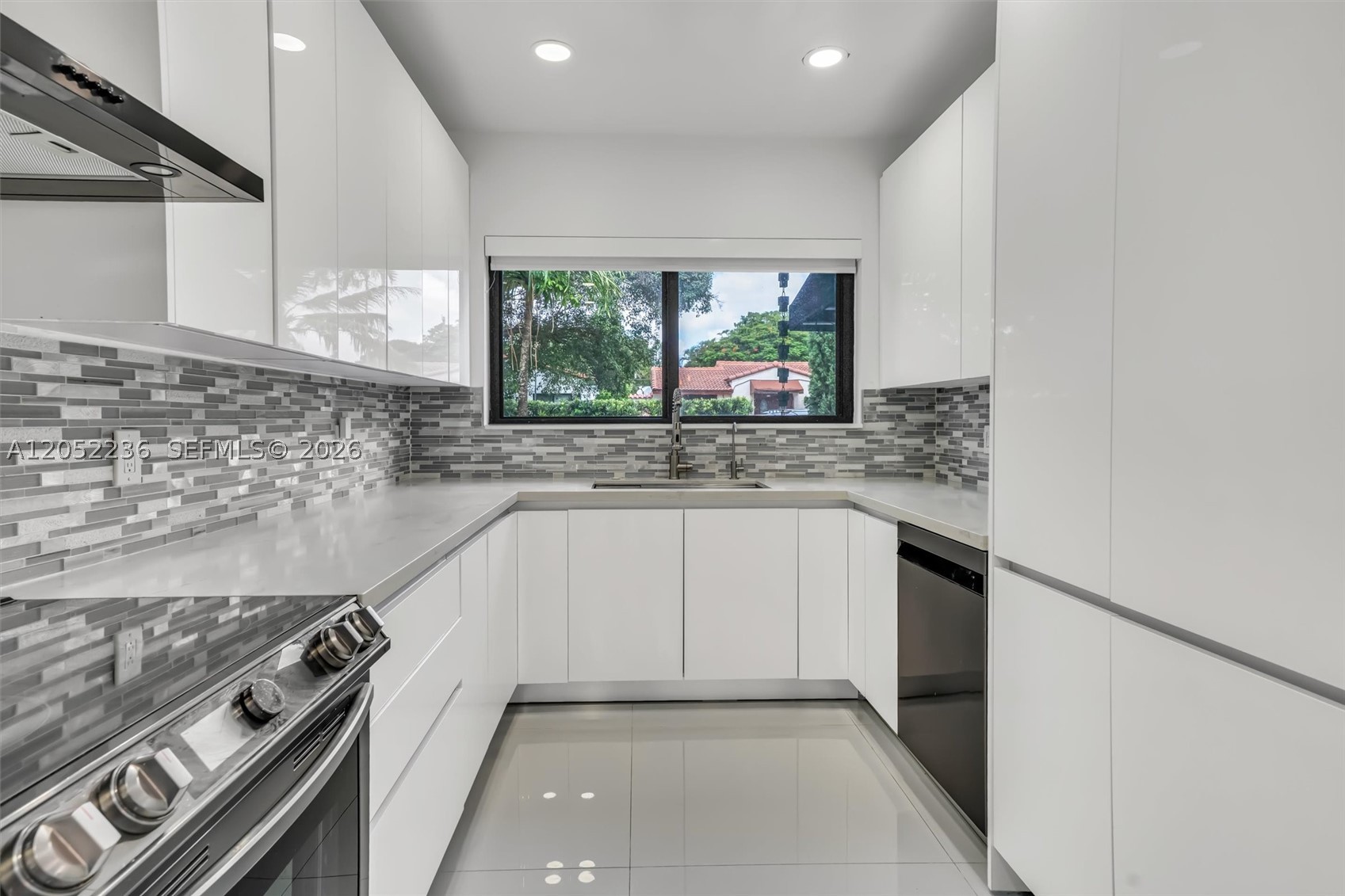 SILVER BLUFF EST-SEC B - Residential Lease