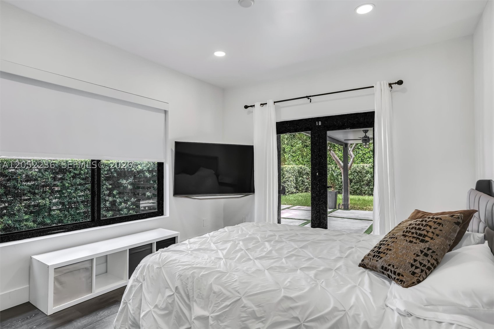 SILVER BLUFF EST-SEC B - Residential Lease