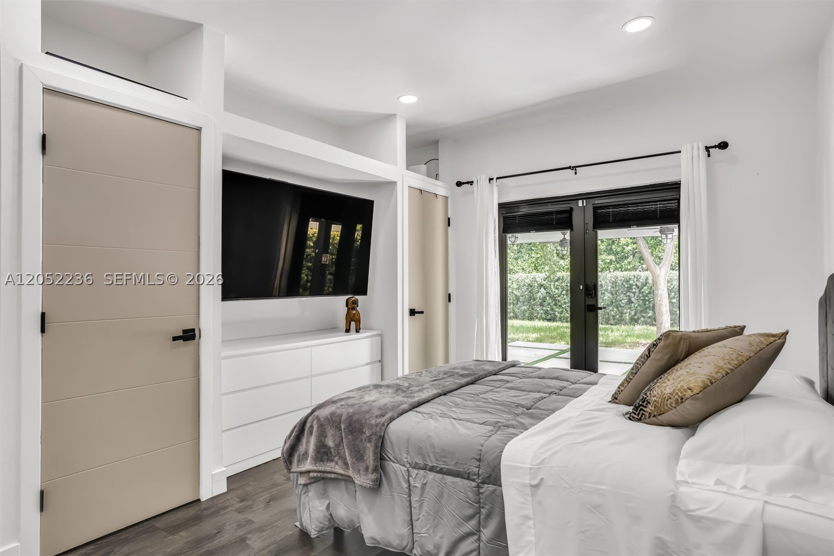 SILVER BLUFF EST-SEC B - Residential Lease
