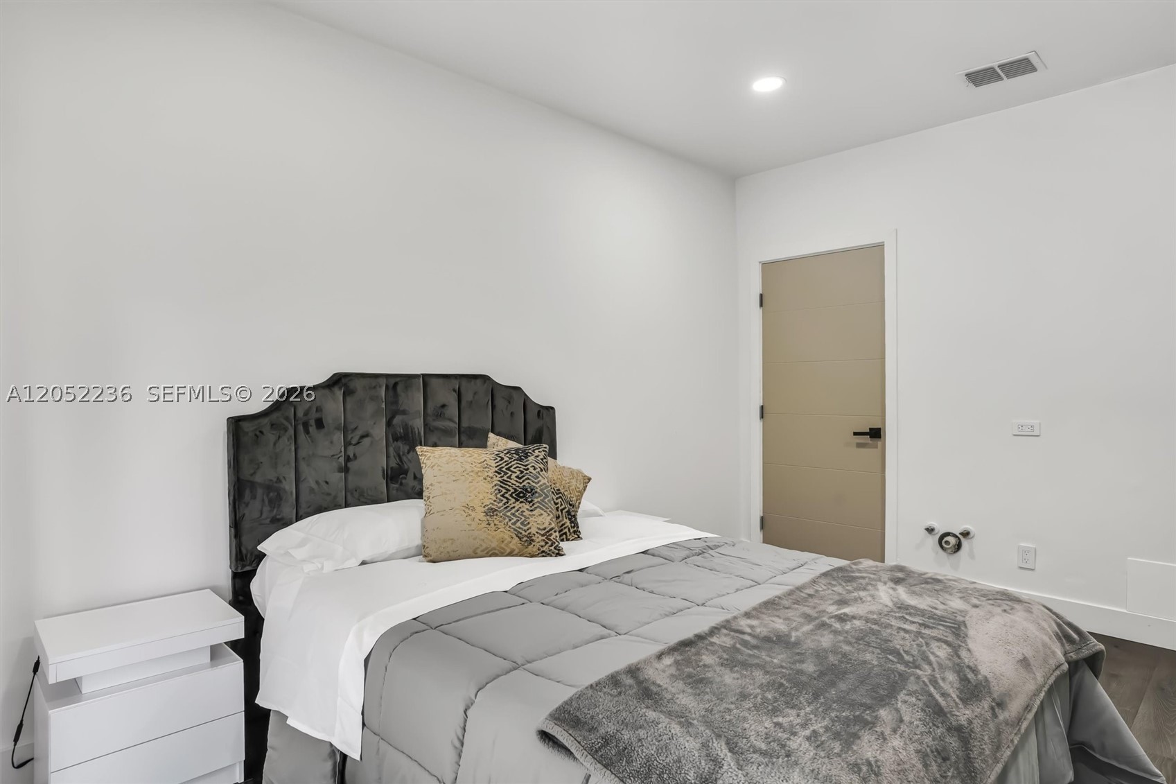 SILVER BLUFF EST-SEC B - Residential Lease