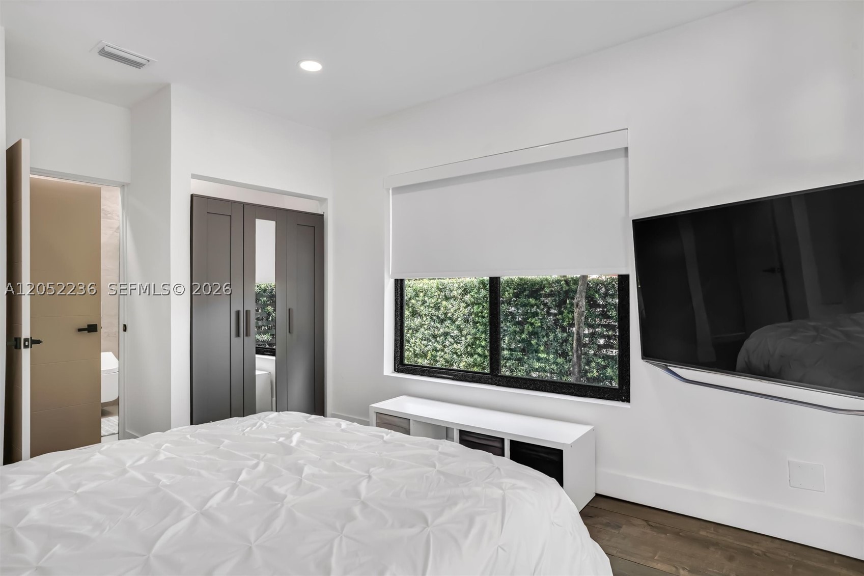 SILVER BLUFF EST-SEC B - Residential Lease