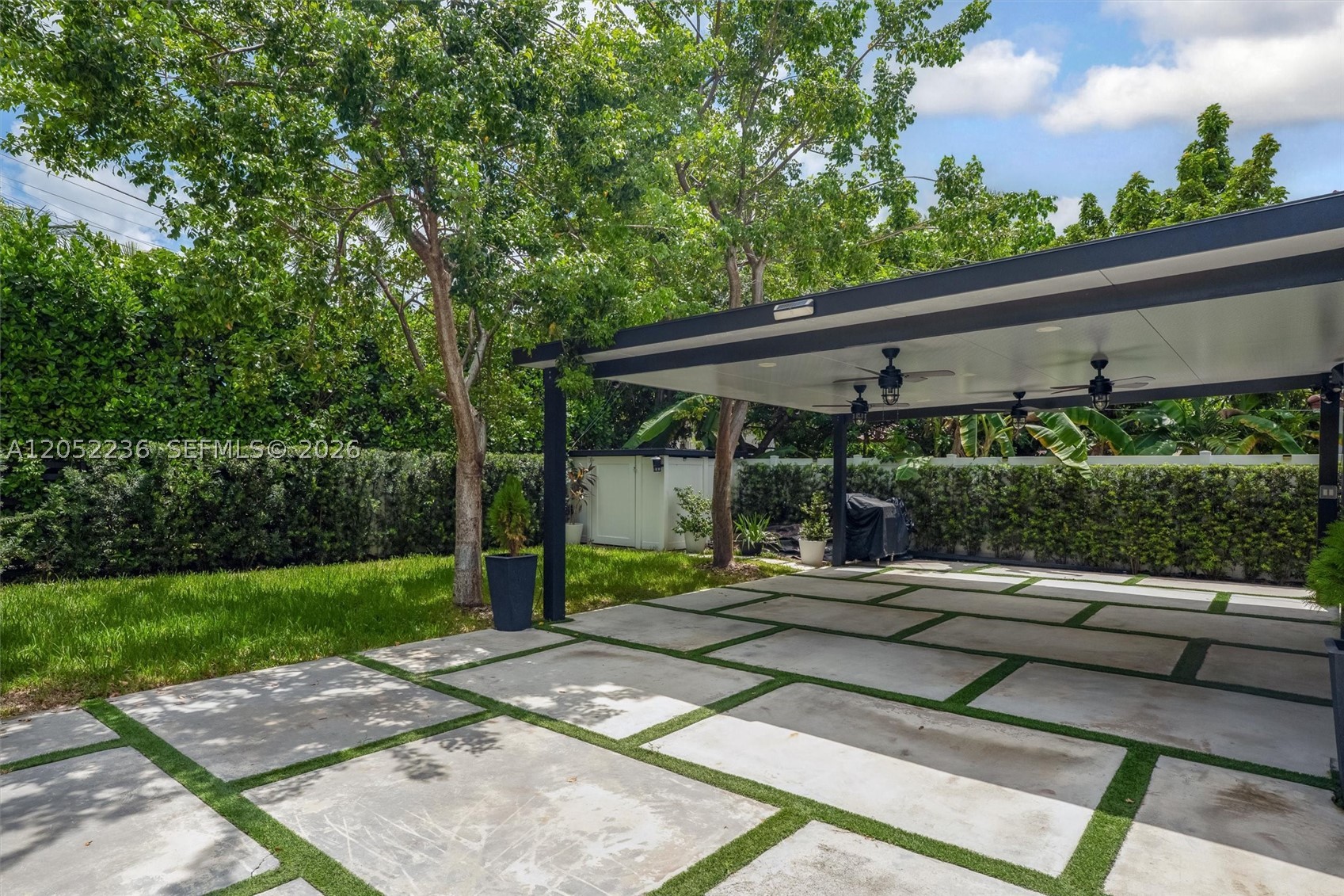 SILVER BLUFF EST-SEC B - Residential Lease