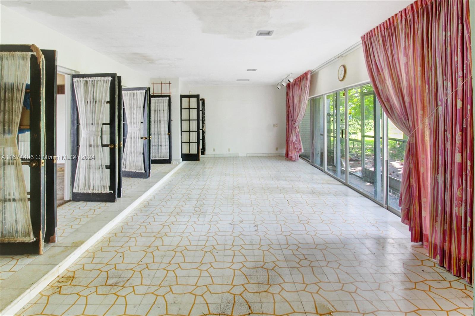 WOODLANDS SEC FIVE - Residential