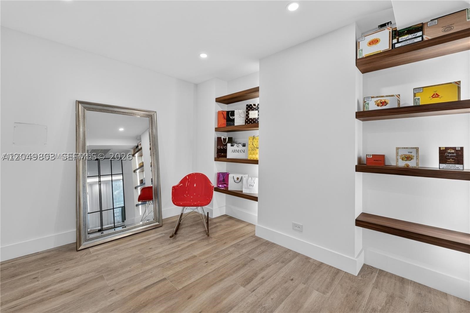 RONEY PALACE CONDO - Residential