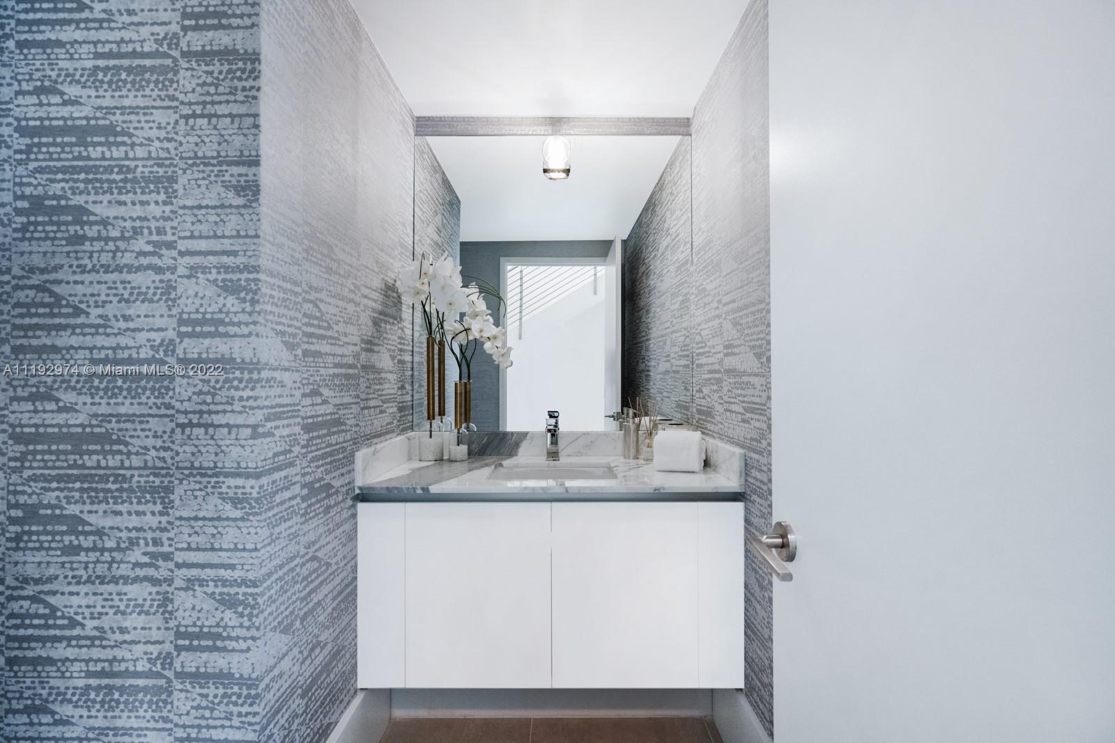 PARQUE TOWERS CONDO - Residential