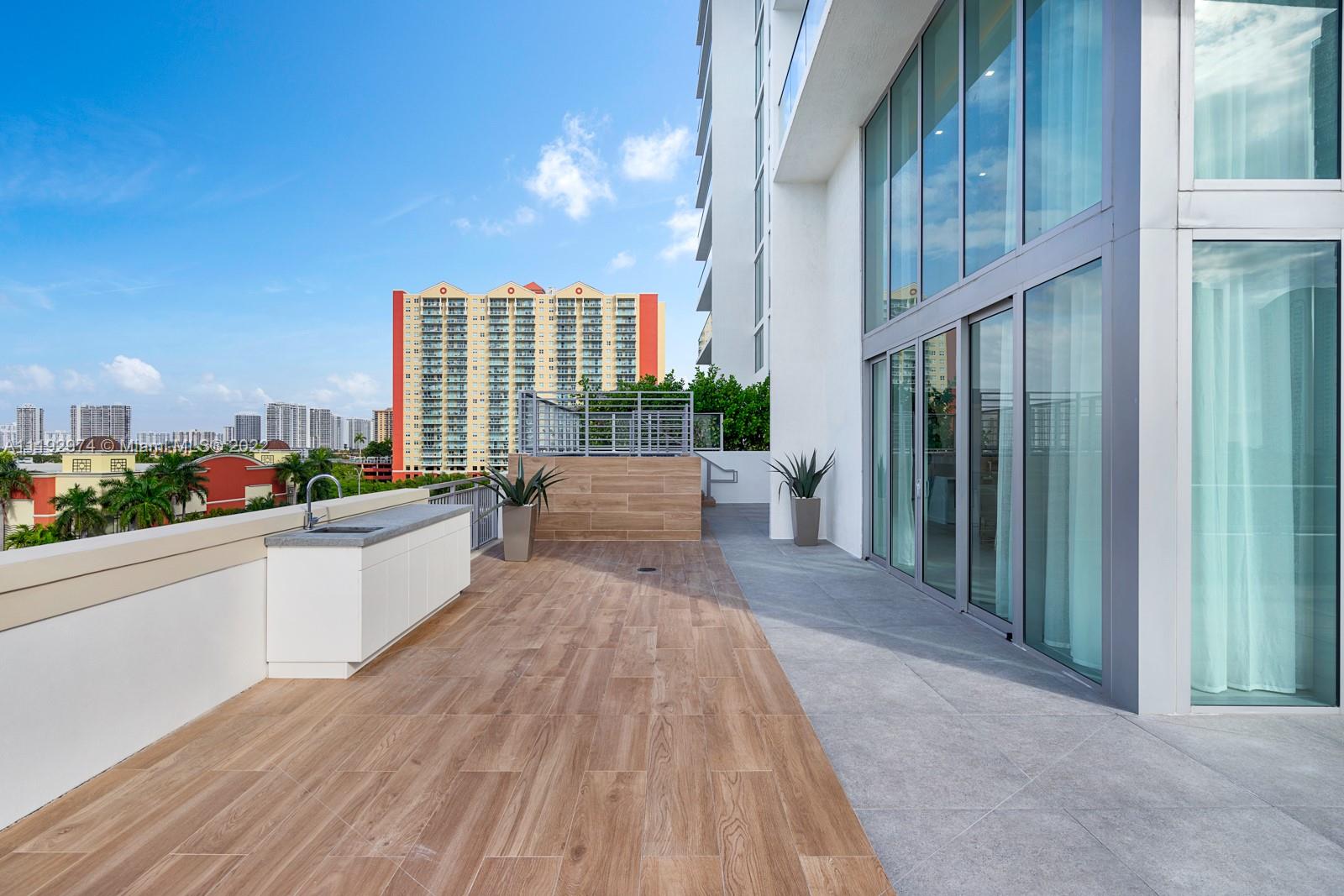 PARQUE TOWERS CONDO - Residential