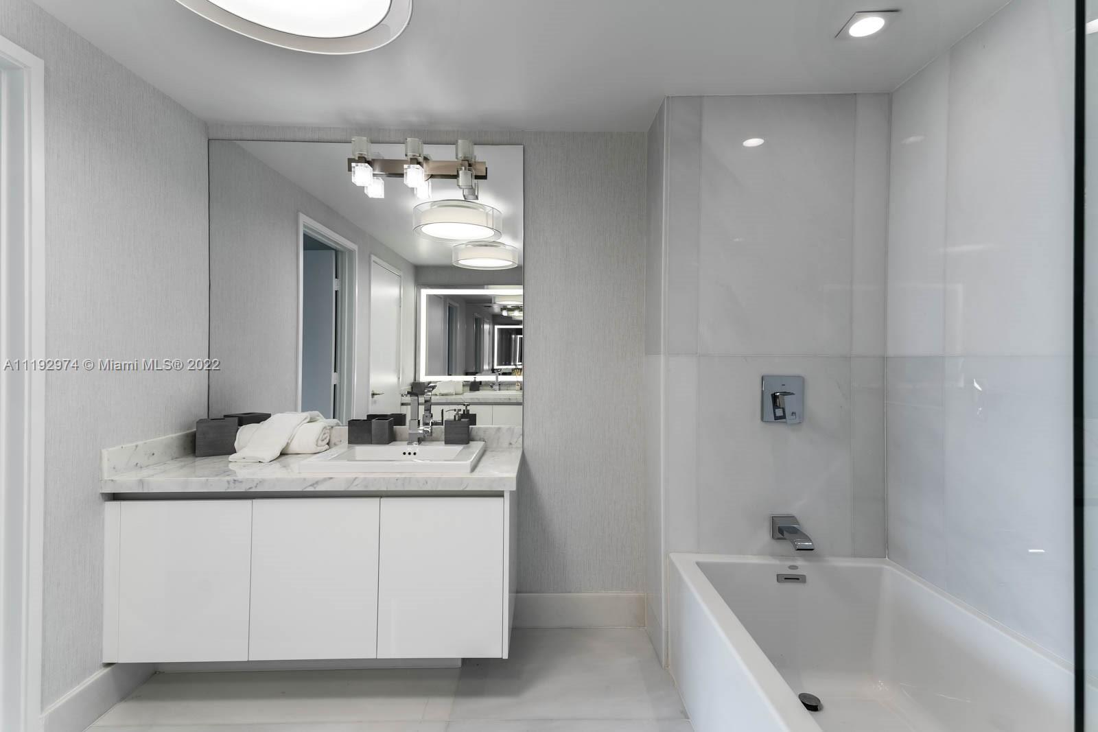 PARQUE TOWERS CONDO - Residential