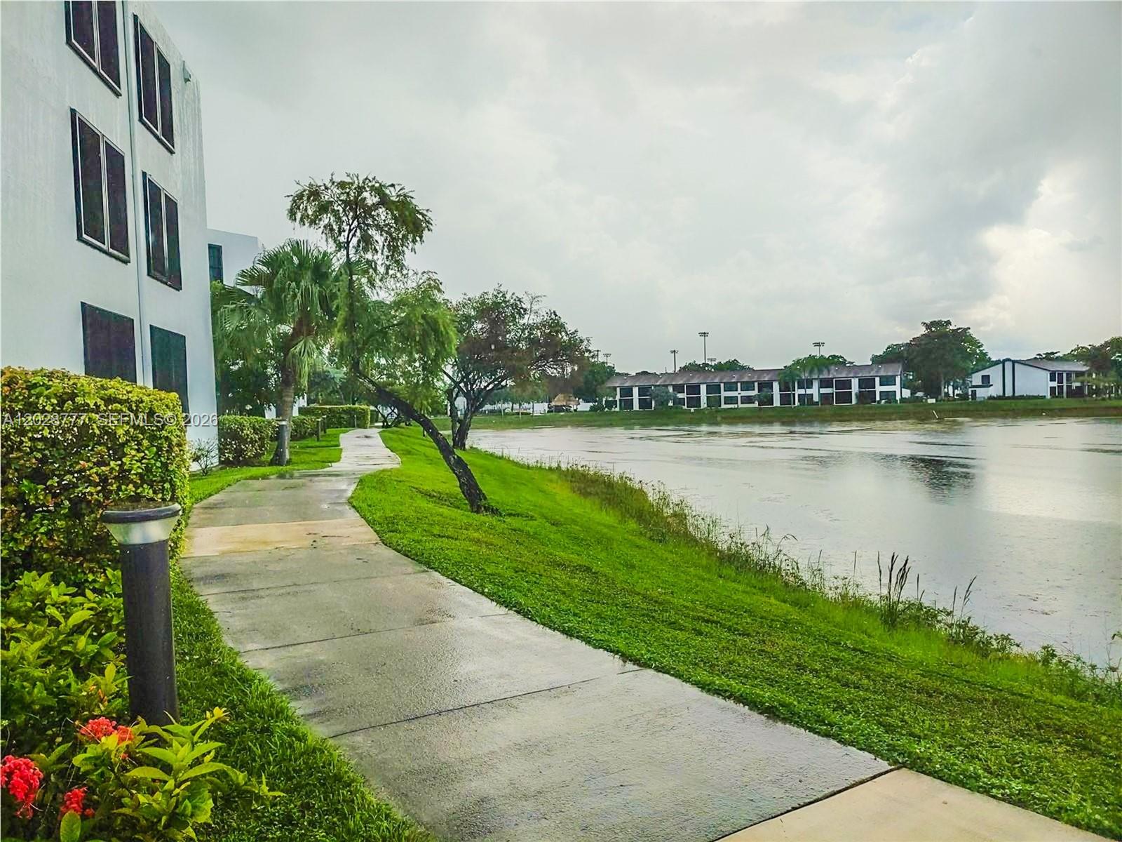 LAKE POINTE CONDOMINIUM N - Residential Lease