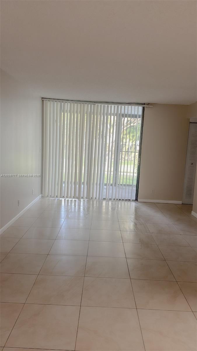 LAKE POINTE CONDOMINIUM N - Residential Lease