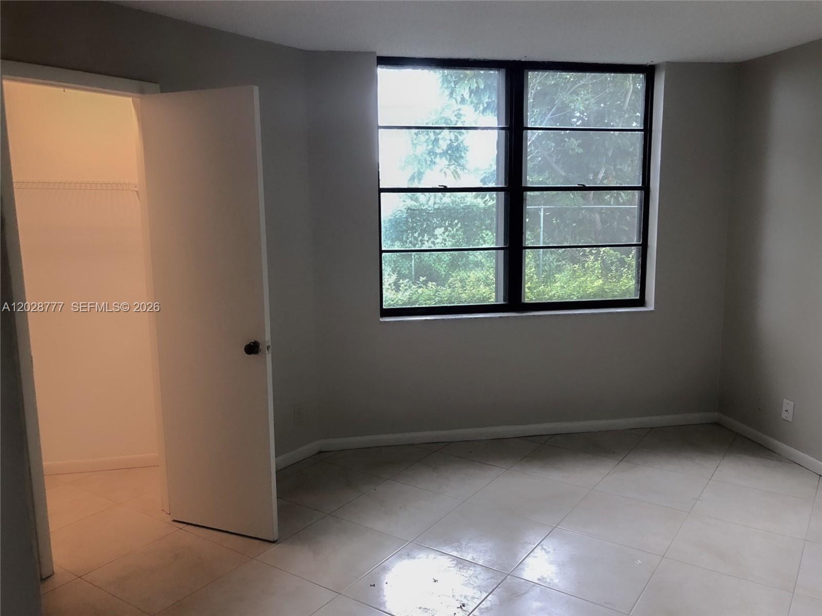 LAKE POINTE CONDOMINIUM N - Residential Lease