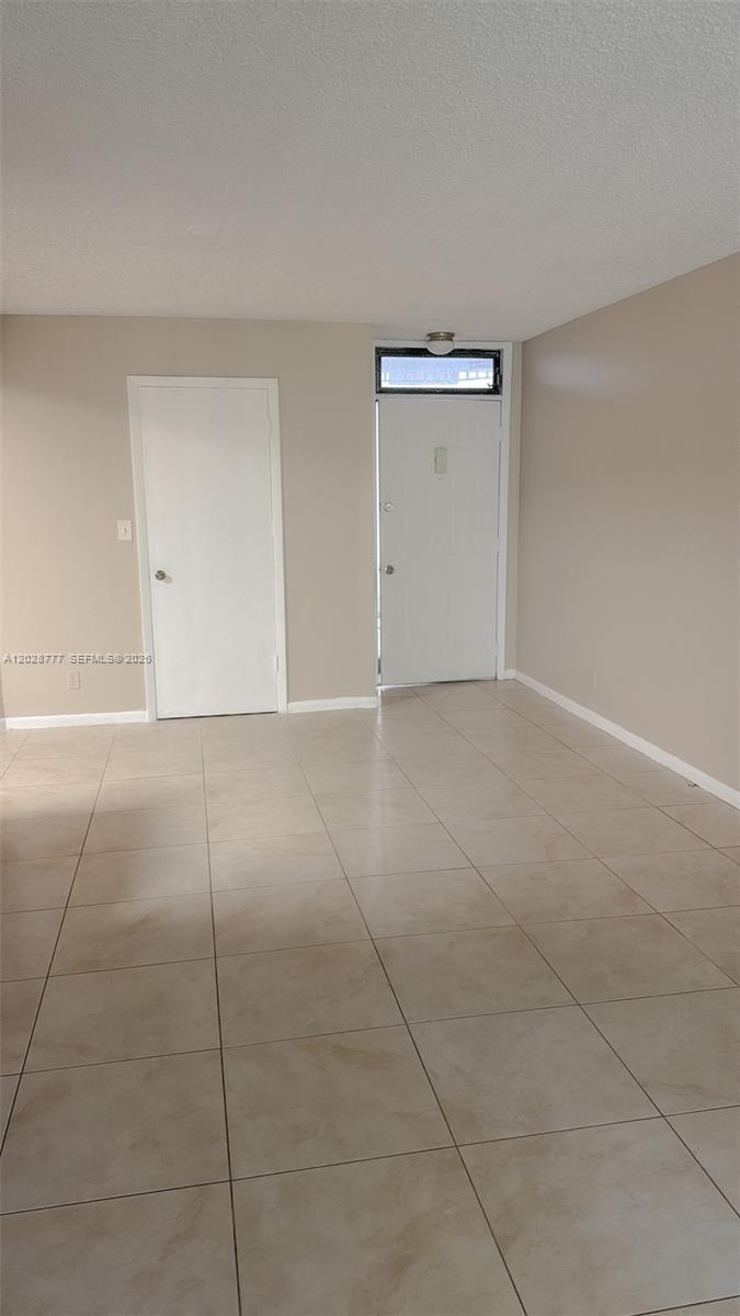 LAKE POINTE CONDOMINIUM N - Residential Lease