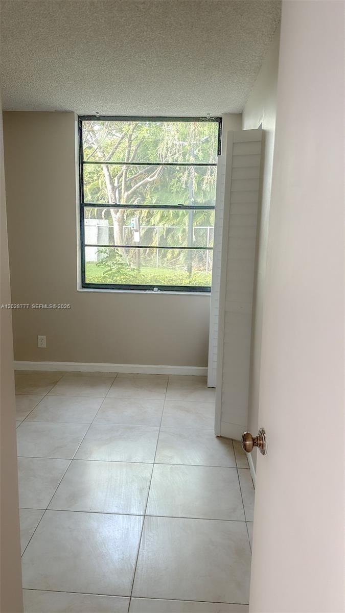 LAKE POINTE CONDOMINIUM N - Residential Lease