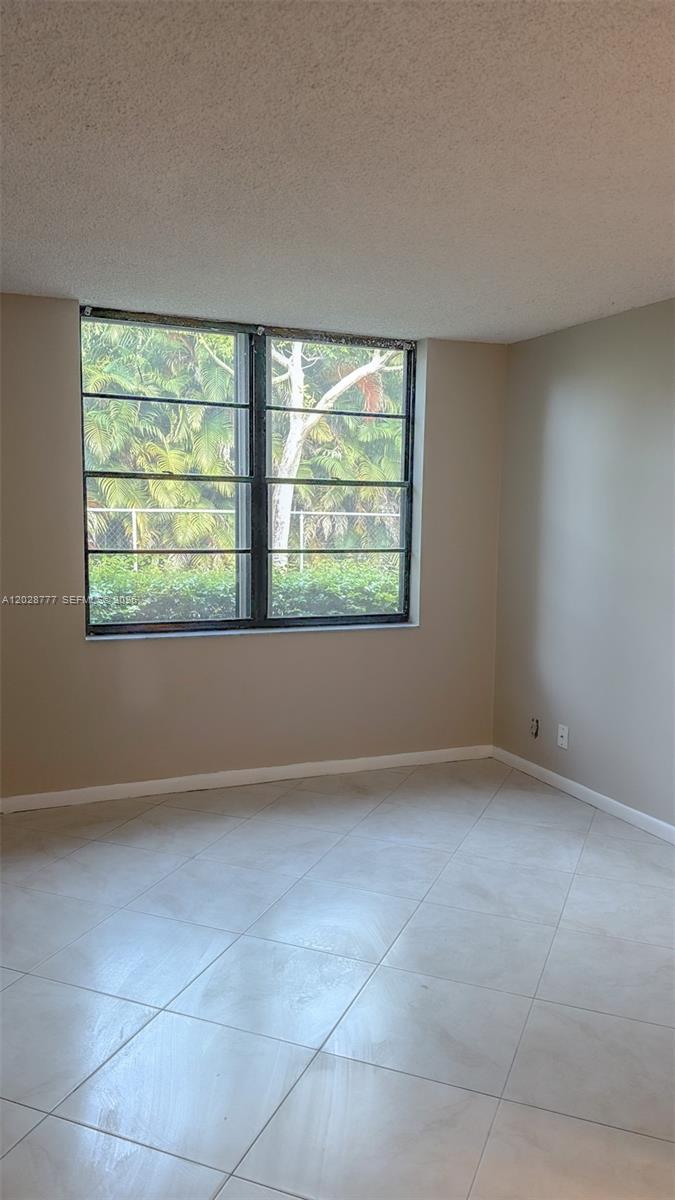 LAKE POINTE CONDOMINIUM N - Residential Lease