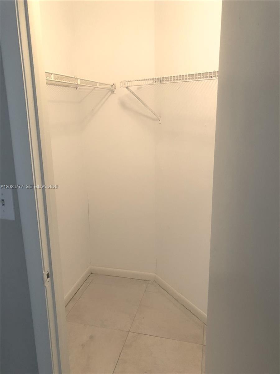 LAKE POINTE CONDOMINIUM N - Residential Lease