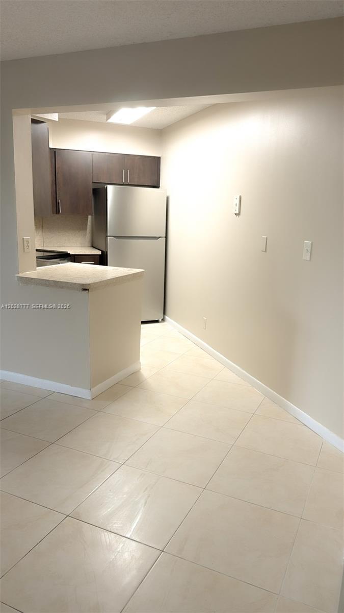 LAKE POINTE CONDOMINIUM N - Residential Lease