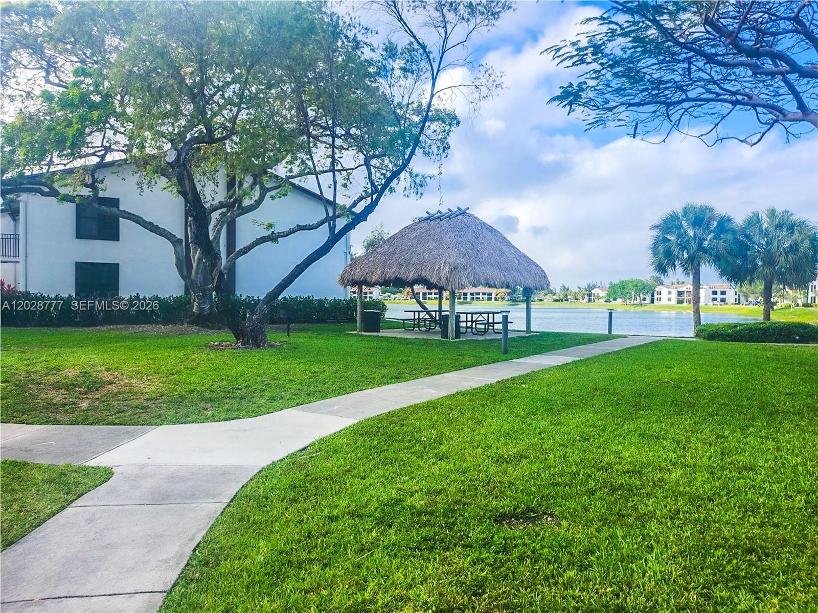 LAKE POINTE CONDOMINIUM N - Residential Lease