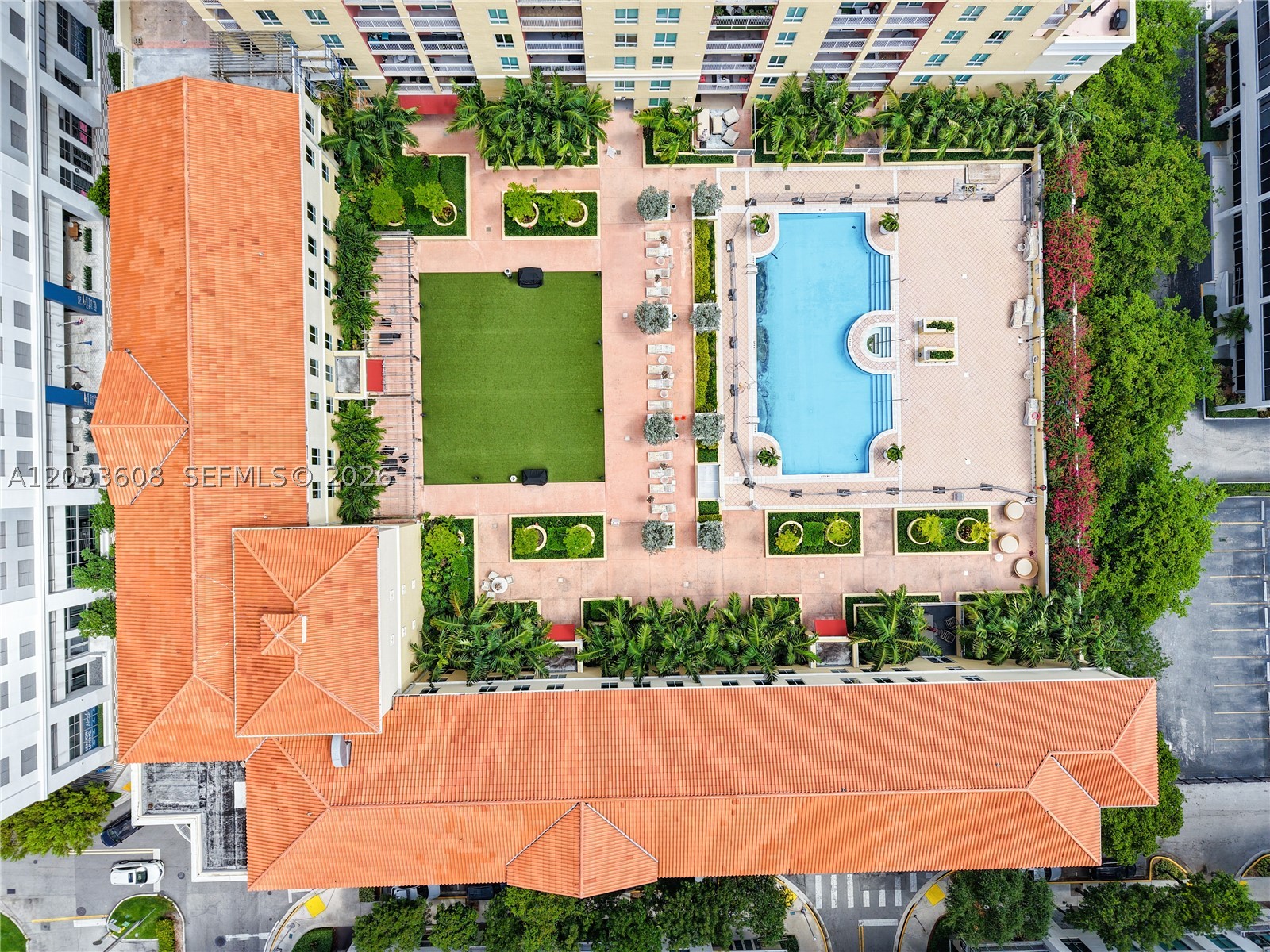 TOSCANO CONDO - Residential
