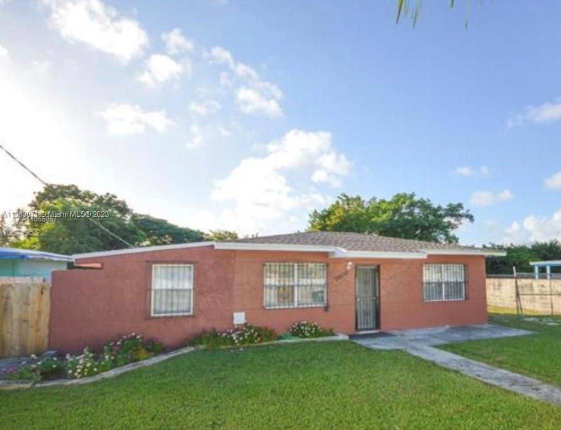Single family home in the heart of Homestead! Excellent for first-time buyers and for investment as well. This property features an updated kitchen and bathrooms, it also sits on a large lot, enclosed privacy fence. No association fee. With proximity to the famous Florida Keys, easy access to the Florida turnpike and US-1.