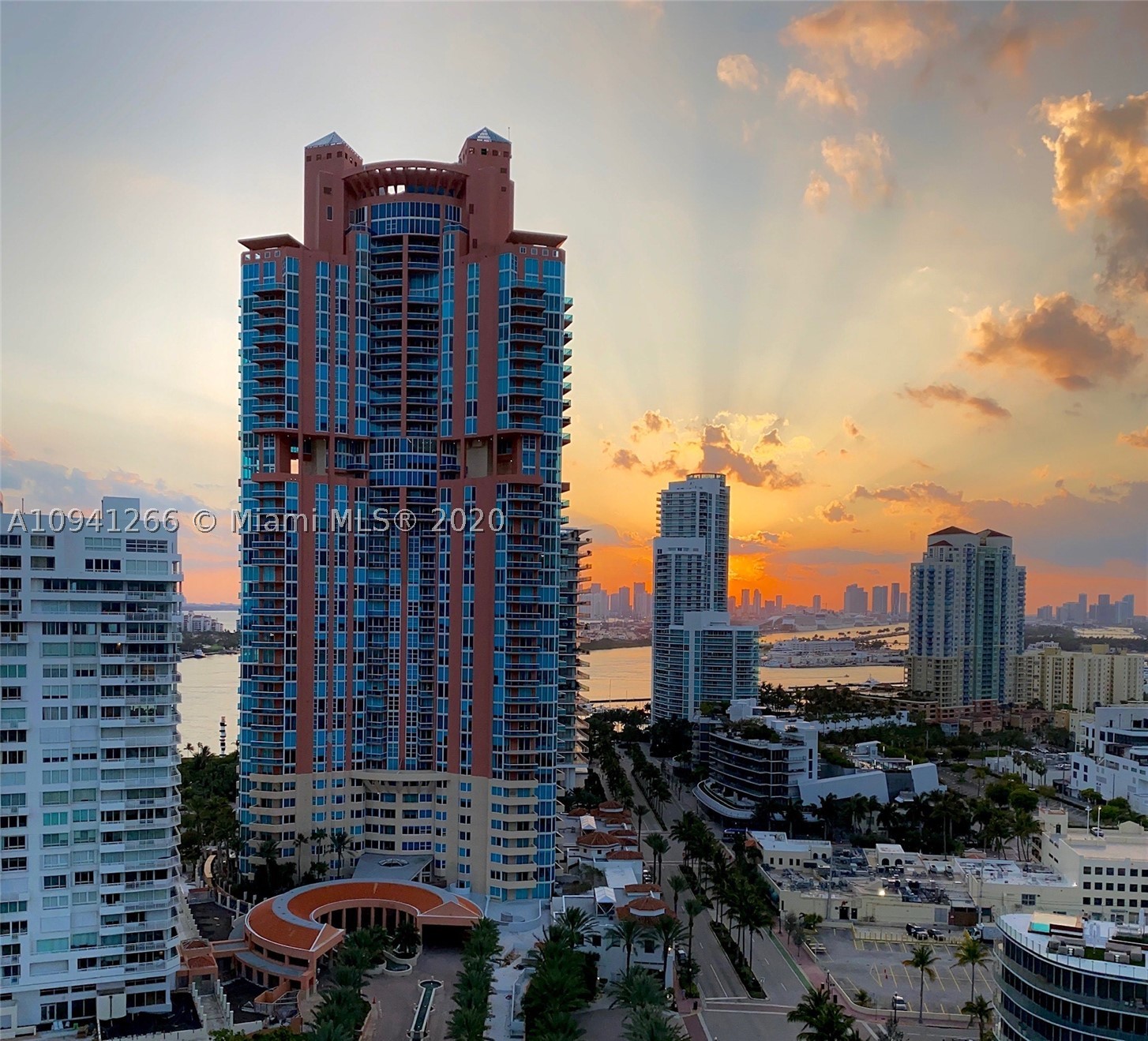 CONTINUUM ON SOUTH BEACH - Residential