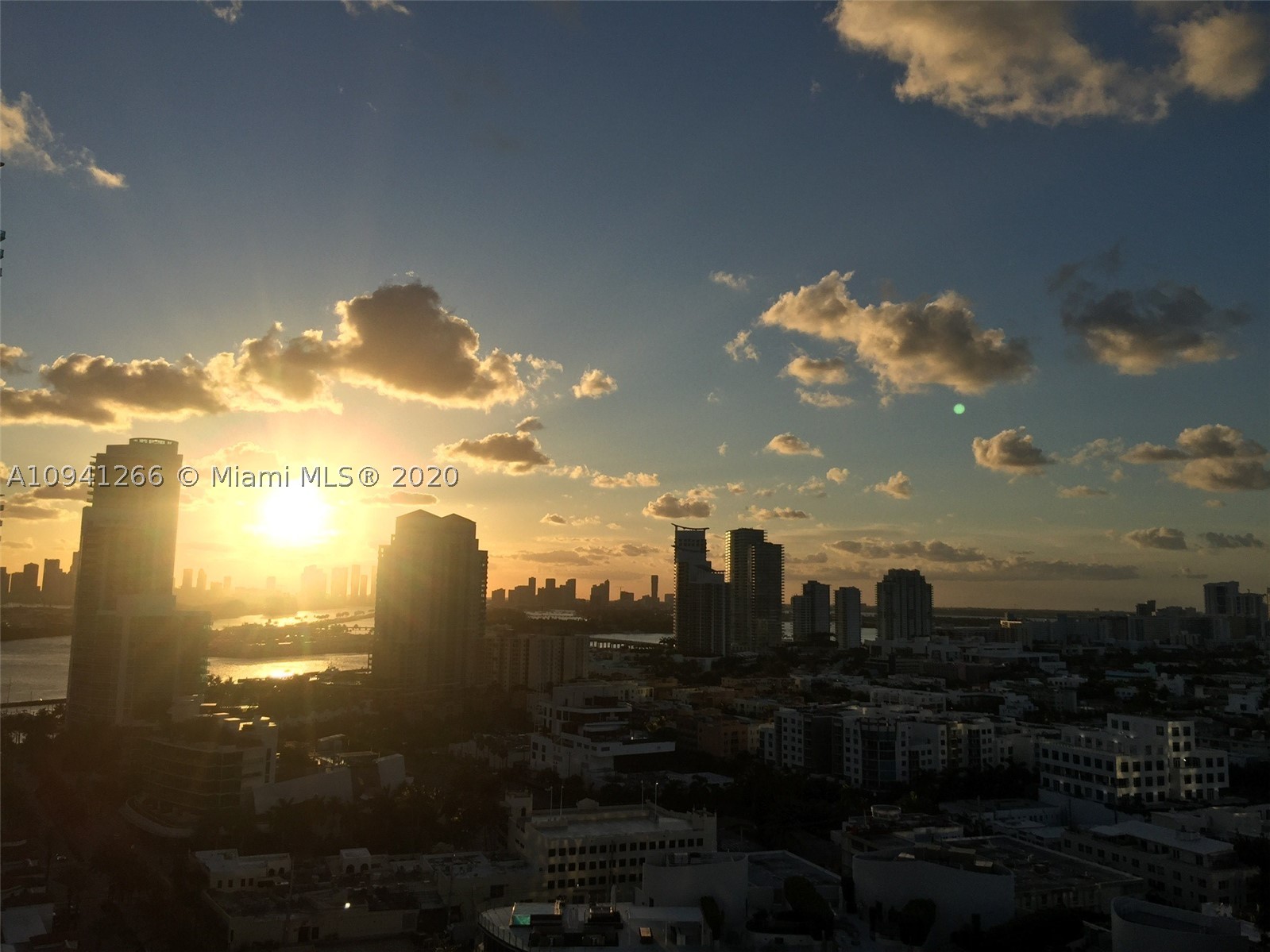 CONTINUUM ON SOUTH BEACH - Residential