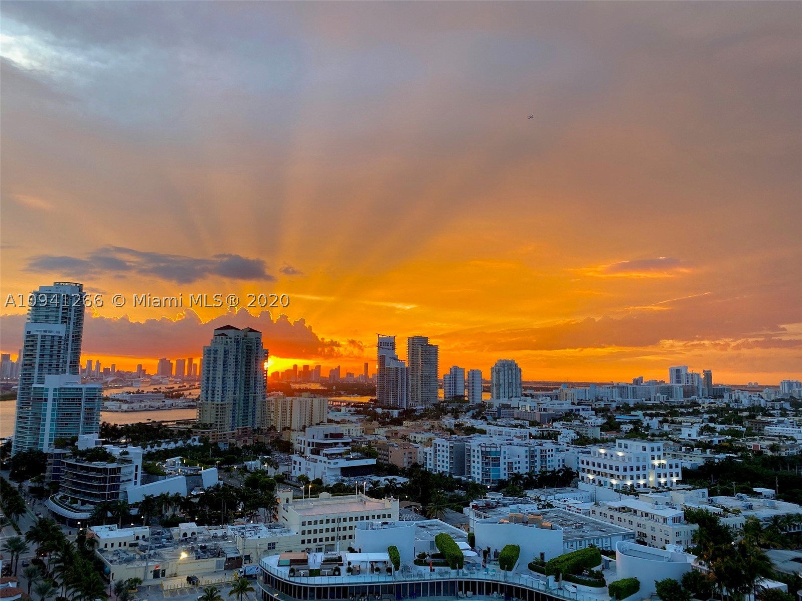 CONTINUUM ON SOUTH BEACH - Residential