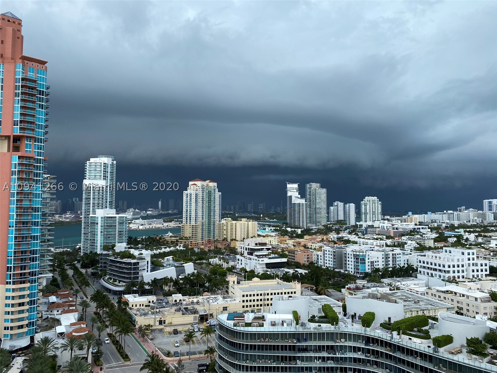 CONTINUUM ON SOUTH BEACH - Residential
