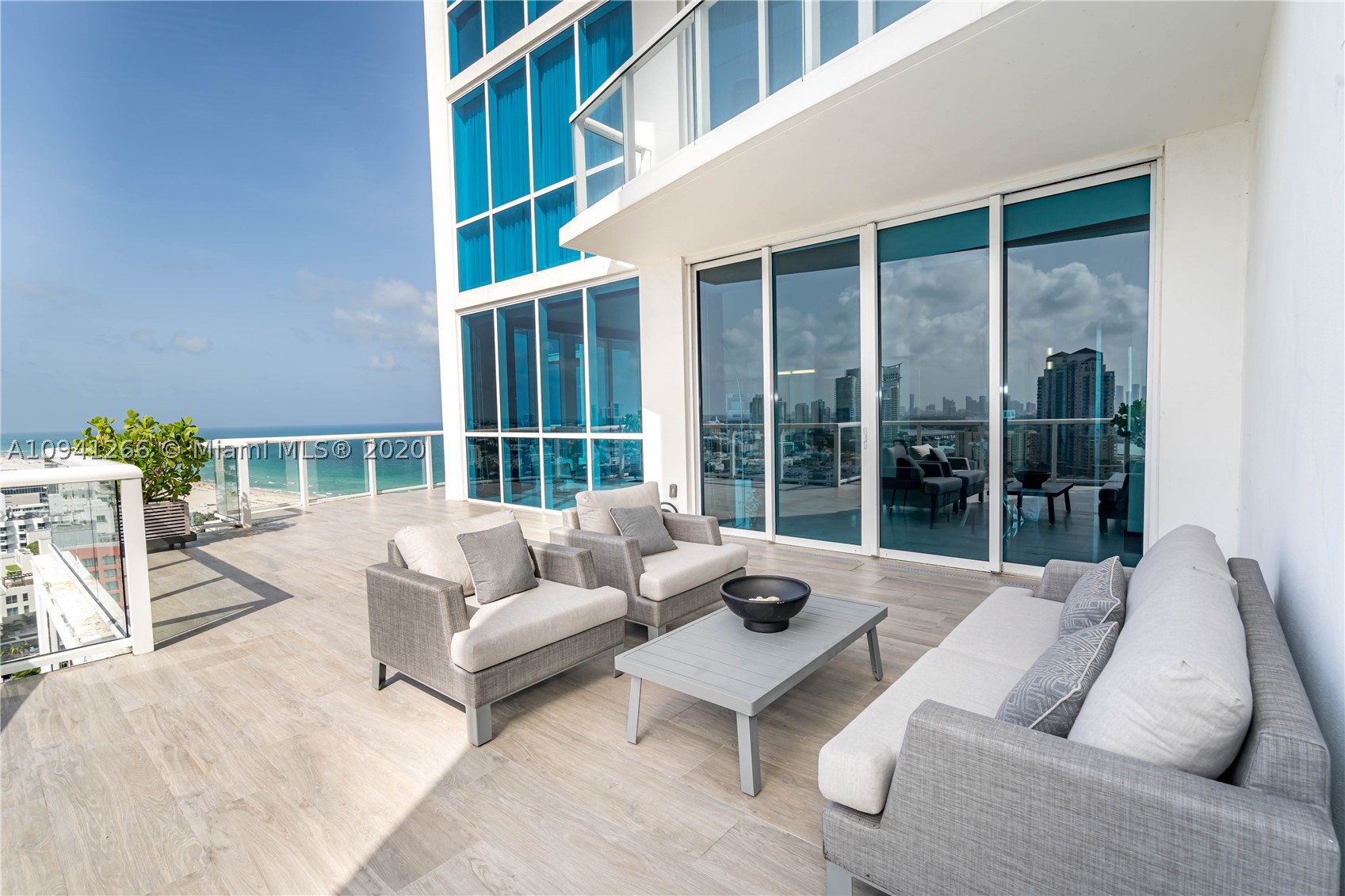 CONTINUUM ON SOUTH BEACH - Residential