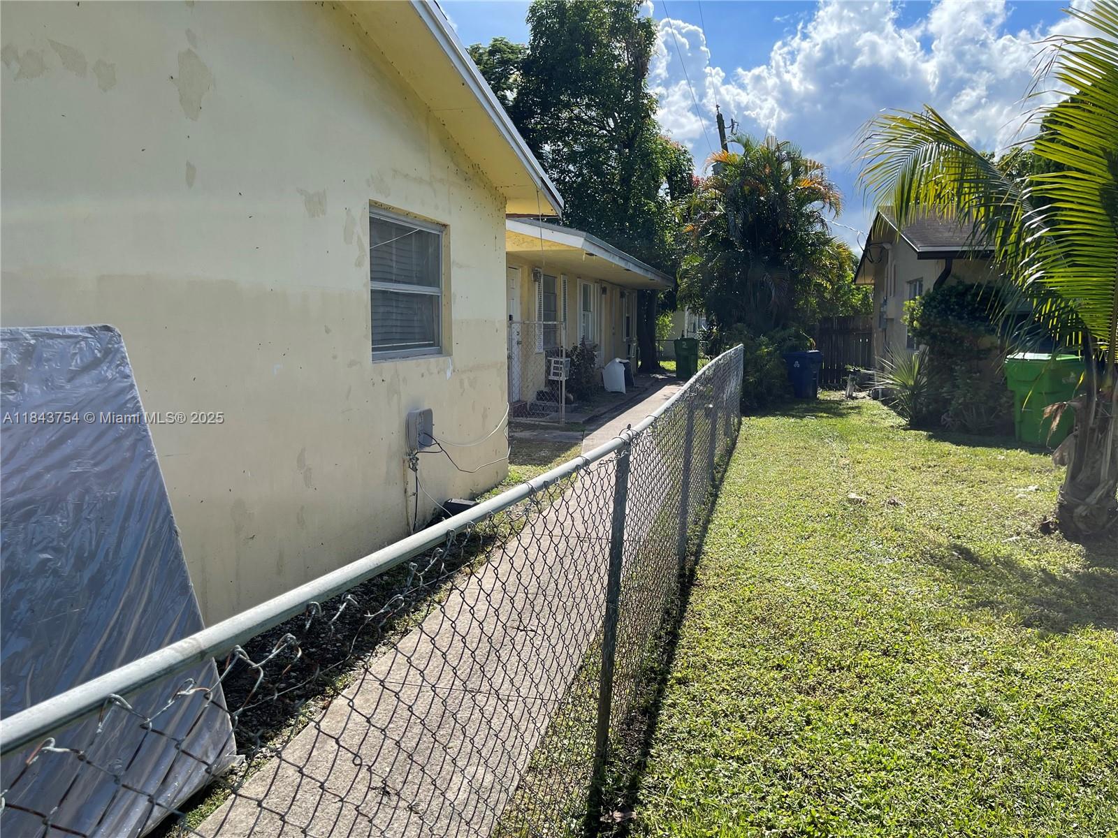 SUNRISE GOLF VILLAGE SEC - Residential Lease