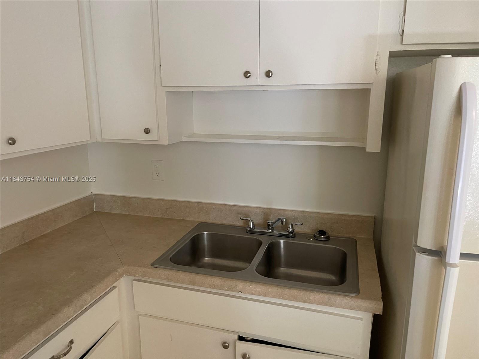 SUNRISE GOLF VILLAGE SEC - Residential Lease