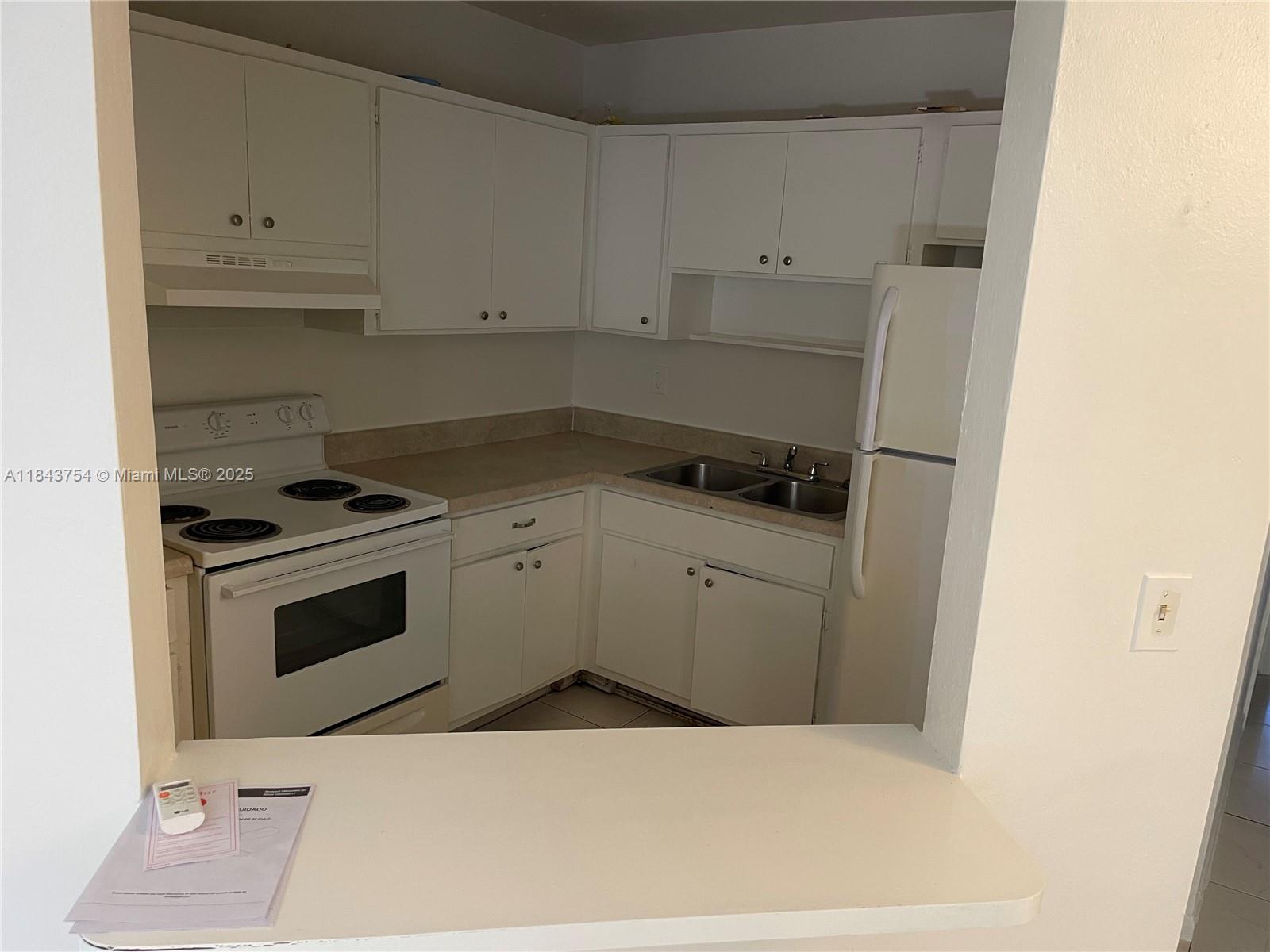 SUNRISE GOLF VILLAGE SEC - Residential Lease