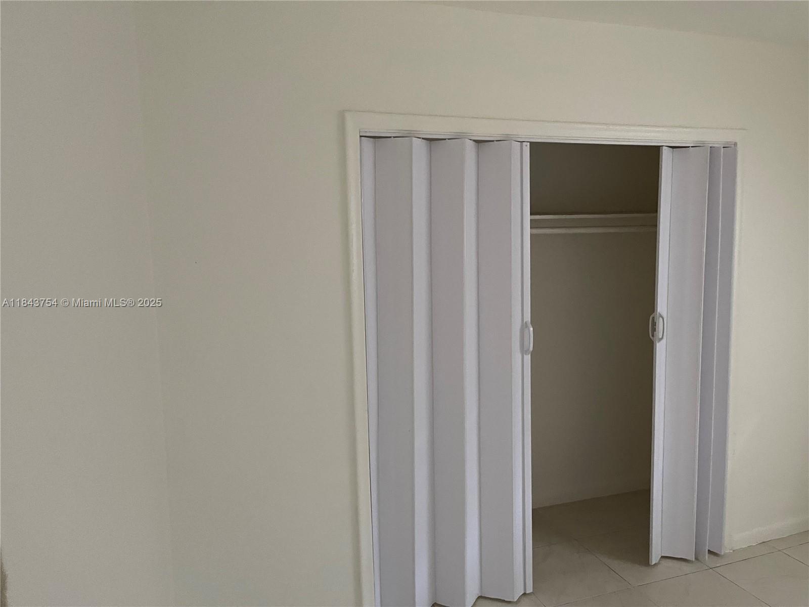 SUNRISE GOLF VILLAGE SEC - Residential Lease